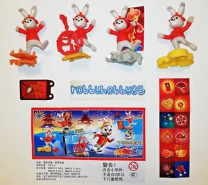 EL AÑO DEL CONEJO SET COMPLETO 4 FIGURAS CON PAPELES KINDER JOY CHINA 2023 - Imagen 1 de 1