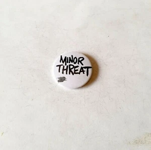 MINOR THREAT - Logo - SPILLA/BADGE 3,8mm - Mid-90's badge/pin - Picture 1 of 1