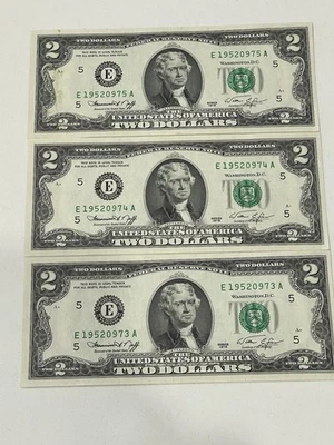 3-1976 $2 Dollar Bills Sequential Serial Numbers E 19520973-74-75 A Crisp - Image 1 of 4