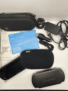 Sony PSP 1001 Konsole Konvolut inkl. 3 Spiele, Ladegerät, Autokabel, Hardcase, Spielekoffer - Bild 1 von 15