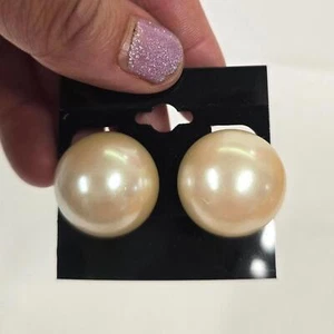 Vintage Elegant Faux Pearl Stud Earrings - Picture 1 of 6