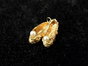 Vintage 14k yellow gold ballet slippers charm pearl gems signed M&M shoes 4.8g - Picture 1 of 13