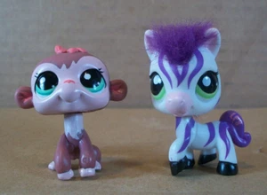 Juego de 2 ~ Hasbro ~ Littlest Pet Shop ~ Bungalow de bambú ~ #2469 Mono y #2470 Cebra - Imagen 1 de 6