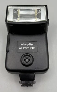 Minolta Autoelectric Flash 32 with soft case and manual - Picture 1 of 4