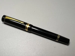 Parker Duofold Centennial Fountain Pen 18k Gold Medium Nib England - Picture 1 of 12