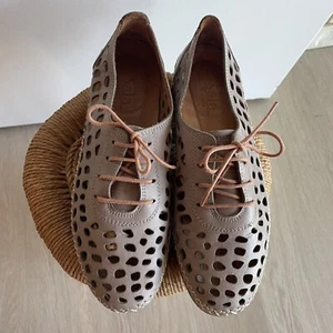Sala Made In Turkey Women’s Grey Shoes Lazer Cut Lace Up Size 38 Leather - Picture 1 of 7