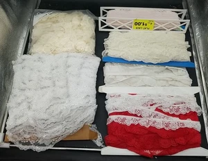 6 Stück Vintage Spitzenborte Borte Spitze Nähen & Basteln rot rosa weiß - Bild 1 von 4