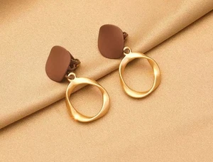 Clip on 1 1/2" brown and matte gold twisted dangle hoop - Picture 1 of 4