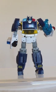 Rescue Bots Chase Deluxe Class Transformers Legacy United - Bild 1 von 8