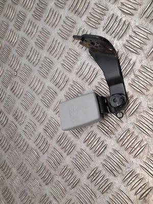 Hebilla cinturón seguridad trasero audi a8 s8 d4 4h 2015 4h0857739 atv57704 Foto 1 de 4