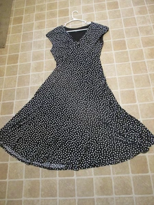 Jones Wear Kleid - schwarz gepunktet, V-Ausschnitt, Flügelärmel - Größe 14 - nur einmal getragen! - Bild 1 von 6