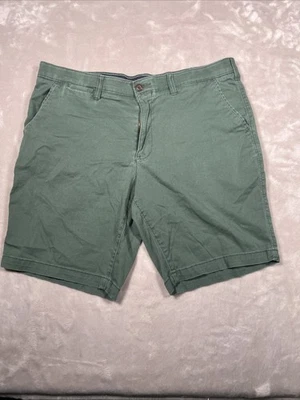 Pantalones cortos Sonoma Goods for Life para hombre talla 38 Flexwear 9" frente plano verde oliva Foto 1 de 4