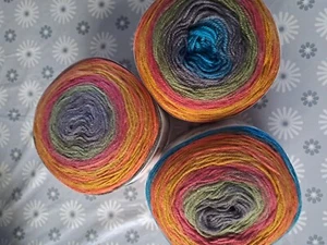 Bundle DK Knitting/crochet Yarn 3 X 150g Cakes WRONG COLOUR INFO ON LABELS - Picture 1 of 3