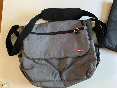 Skip Hop Dash Signature Diaper Bag Gray Red Changing Pad EUC - Image 1 of 4