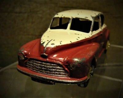 DINKY TOYS 159 Morris Oxford 1954 SEDAN  Two Tone  1/43 Diecast. UN restored. - Image 1 of 4