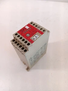 Unità relè di sicurezza OMRON G9SA-321-T075 24VAC/DC - Foto 1 di 5