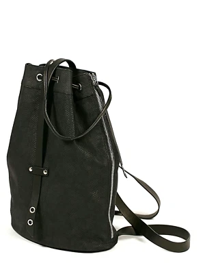Mochila de cuero Free People Joni bolsa rústica texturizada negra precio de venta sugerido por el fabricante 198,00 USD Foto 1 de 4
