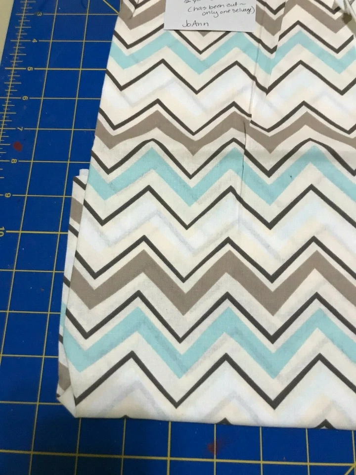 Remanente de tela F-2021 253-azul, marrón, blanco zig zag-1/2 yarda x 31"-artesanías y más Foto 1 de 1