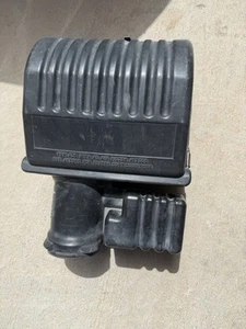 1995-98 (99-00) Chevrolet/GMC Truck SUV 5.7 Air Filter Housing with resonator - Picture 1 of 8