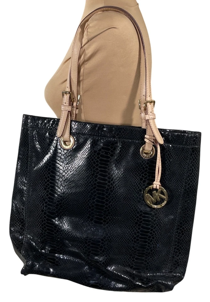 Bolsa satchel Michael Kors pele animal bolsa de ombro dourada - Imagem 1 de 4