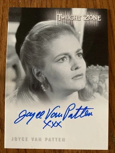 2009 Twilight Zone JOYCE VAN PATTEN A-148 handsigniert RITTENHOUSE - Bild 1 von 2