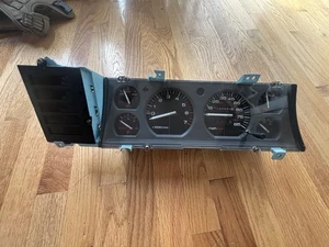 1987-1990 Jeep Cherokee Comanche Full Gauge Instrument Cluster Tachometer 250k - Picture 1 of 5