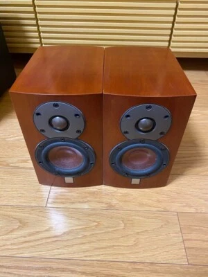 Par de Altavoces de Estantería Compactos DALI MENTOR MENUET Alta Gama Audiófilos USADOS Foto 1 de 4