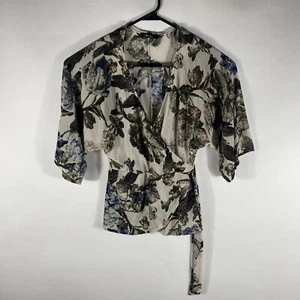 BKE Boutique By Buckle Women's Floral Blouse Top Shirt Size M Cream Grey EUC - Picture 1 of 17