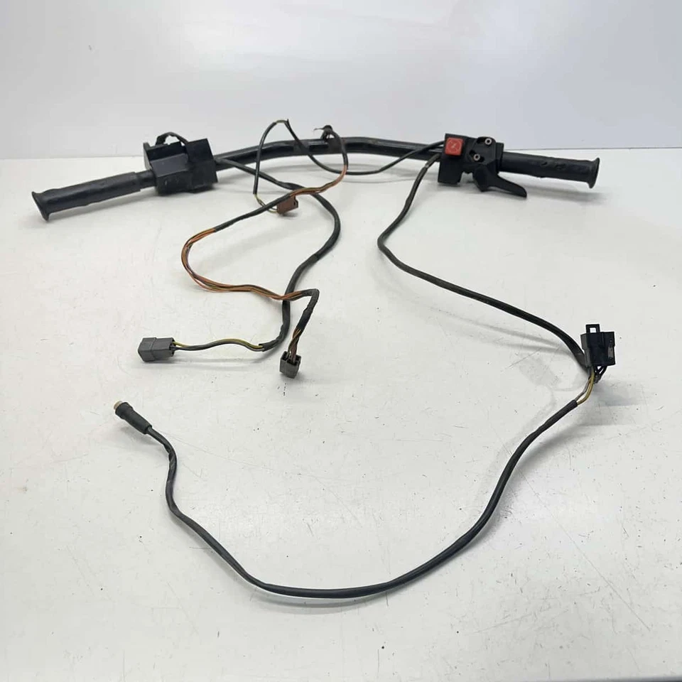 Guidão, preto - 1998 Skidoo Formula Z 583 - Imagem 1 de 4