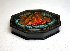 Signierte Kholui russische Lackdose UdSSR Troika Szene rotes Interieur Achteck - Bild 1 von 4