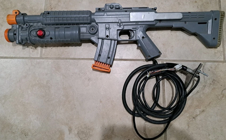 Terminator Salvation Aliens arcade video game pulse rifle gun working - Image 1 of 1