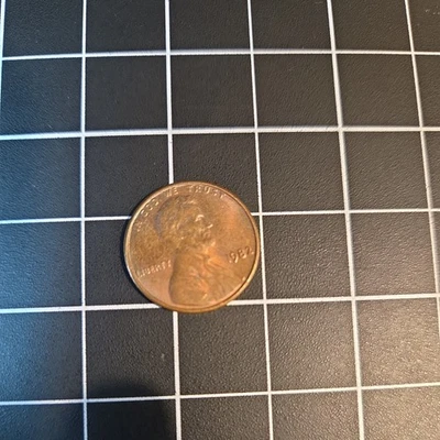 1982 lincoln penny no mint mark - Image 1 of 2