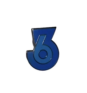 Nuovissima - Spilla smaltata retrò cool blu "3/6" - Foto 1 di 1