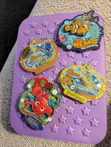 Disney Finding Nemo Disney Pin Set Of 4 - Plus Board - Picture 1 of 5