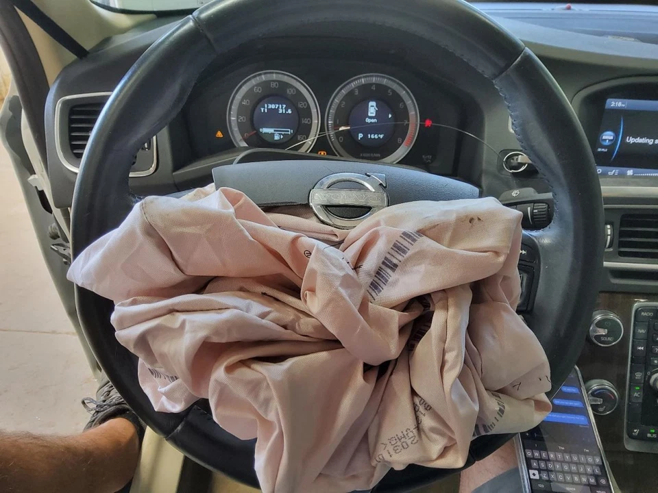 Steering Column Fits 14-18 VOLVO S60 469877 - Image 1 of 1