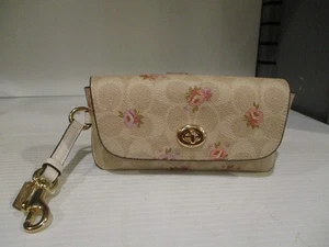 Coach Cap68 Sonnenbrillenetui aus charakteristischem Canvas mit Blumenmuster - Bild 1 von 3