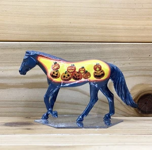 Caballo de cuarto Breyer Stablemate personalizado con diseño de Halloween ÚNICO EN SU CLASE - Imagen 1 de 2