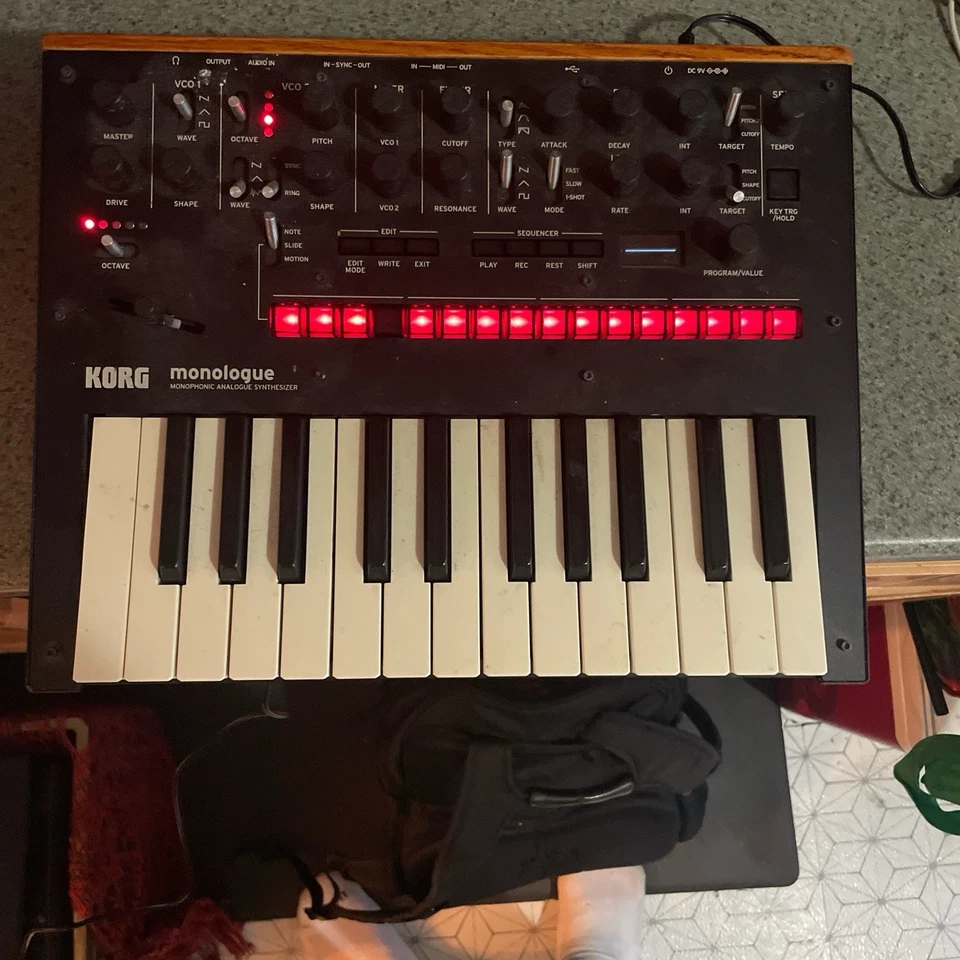 KORG Monologue 单声波模拟合成器 — 第 1/3 张图片