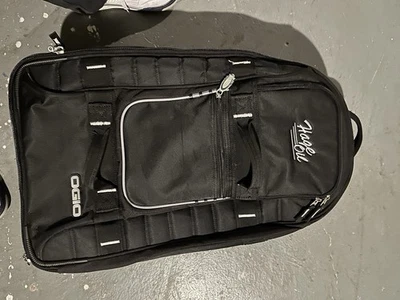 "Maleta de viaje con ruedas Ogio Pull Through negra blanca 24""" Foto 1 de 4