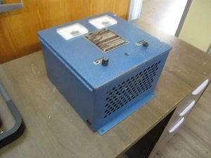 Cargador de batería automático Master Control Systems 604736-21 salida: 24VDC 10A - Imagen 1 de 14