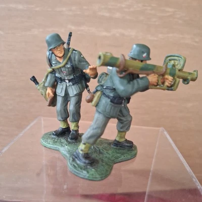 W Britain WWII German Bazooka Anti Tank Team - image 1 of 4