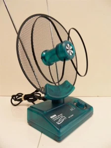 ANTENNE AMPLIFIEE INTERIEUR/EXTERIEUR EUROPSAT ER3600 VHF/FM/UHF 40dB VINTAGE - Imagen 1 de 8