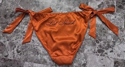 NUEVO CON ETIQUETAS BRAGAS DESCARADAS VICTORIA'S SECRET M RUST LIL SNACK SATINADO LAZO LATERAL LISO Foto 1 de 4