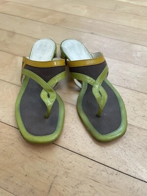 Sandalias Prada de charol verde-8 1/2 Foto 1 de 4