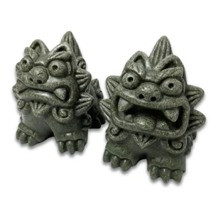 Okinawa Paar Shisa - traditionelle japanische Wächterlöwe Hunde, Amulett Dekor - Bild 1 von 4