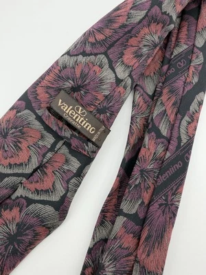 Corbata de cuello floral Valentino Cravatte 100 % seda hecha en Italia borgoña, gris, negra Foto 1 de 4
