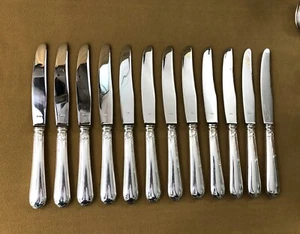 12 couteaux à entremet en métal argenté Modèle COQUILLE ACANTHE couvert 21,5 cm - Imagen 1 de 11