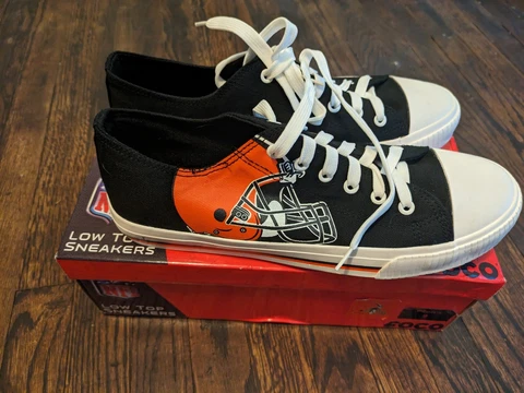 CLEVELAND BROWNS officially licensed NFL Low Top Sneakers/Shoes (Men's Size 9) Cover