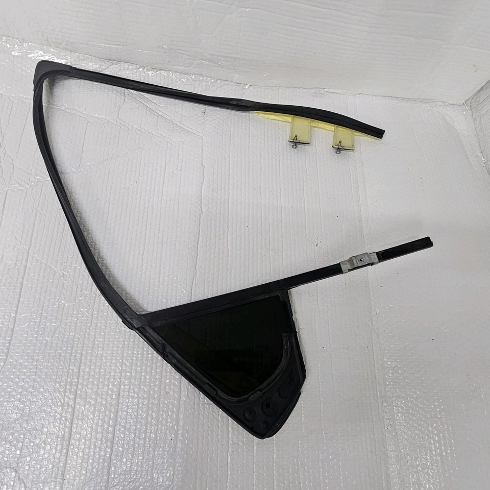 Chevrolet Equinox 2010-2017 parte trasera derecha 1/4 ventana y resistente al clima  Foto 1 de 4