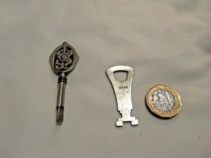 2 ANTIQUE KEYS POSSIBLY FOR SINGER SEWING MACHINE - Picture 1 of 6